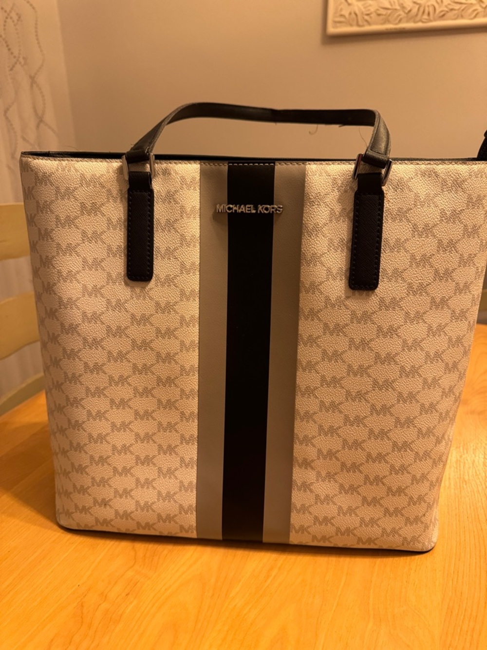 Michael Kors Two-Tone Gray and Black Womens Tote bag - Picture 2 of 6